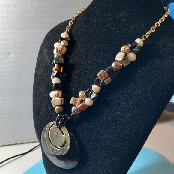 Jules B. Black Sea Shell Necklace - Picture 4 of 6